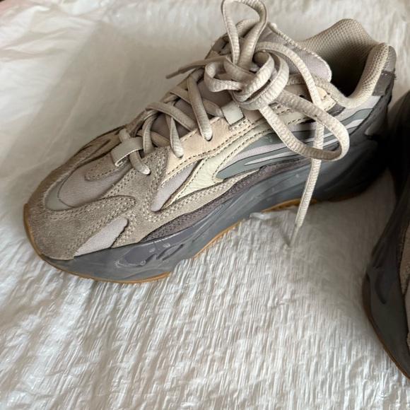 Adidas Yeezy pre-owned Boost 700 sz. 4 Men’s - Picture 10 of 14